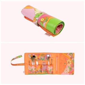 New TOOT In The Groove Large Tootsie Roll-Up Makeup Brush Holder $35 Retro Print